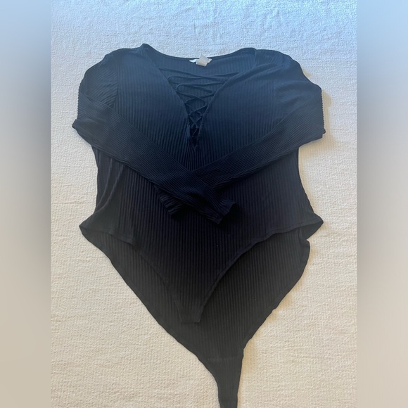 H&M Bodysuit with laced vneck - Picture 2 of 2